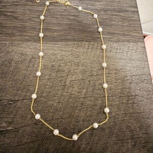 Elegant Gold and Pearl Necklace